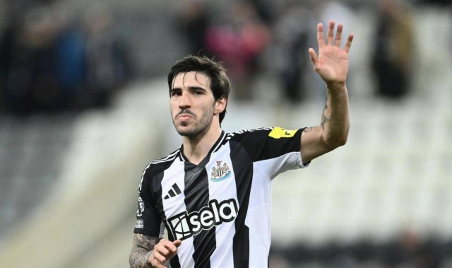 纽卡花大价买来桑德罗·托纳利却陷入伤病困境，合同隐藏退场条款或让未来成了高价甩卖的风险