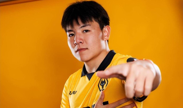 徐彬能超越前辈戴伟浚吗？加盟狼队为中国足球争光，网友议论纷纷