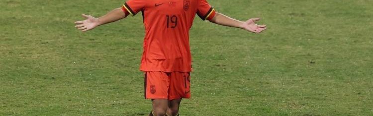 5场5球6助攻！16岁万项官宣加盟欧战豪门，官媒连发2篇报道祝福