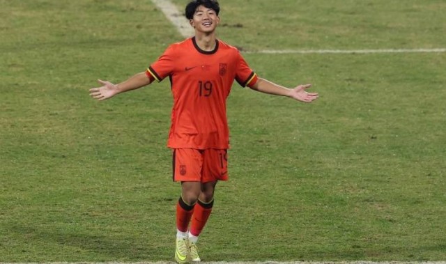 5场5球6助攻！16岁万项官宣加盟欧战豪门，官媒连发2篇报道祝福