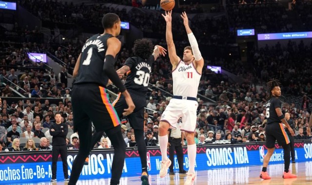 文班亚马27+10伦纳德30+9 马刺击败快船迎三连胜