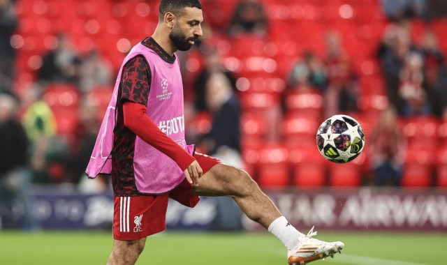 安菲尔德狂潮！利物浦4-0碾压加拉塔萨雷，总分4-1晋级欧冠八强，萨拉赫第50球载入史册